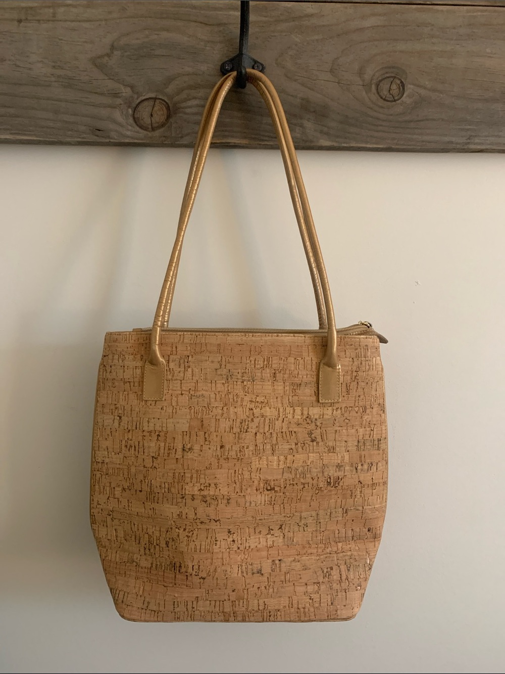 Stuart Weitzman Cork Tote in Tan